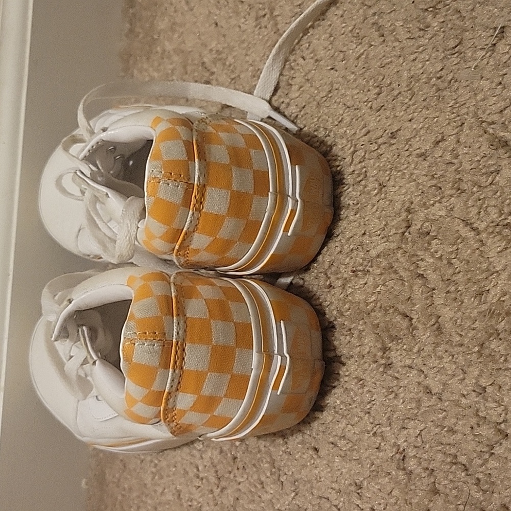 vans - Picture 2 of 4